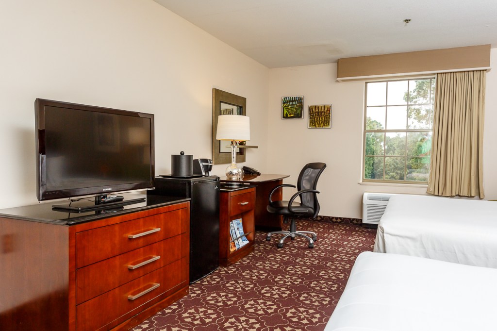 queen beds, desk and tv