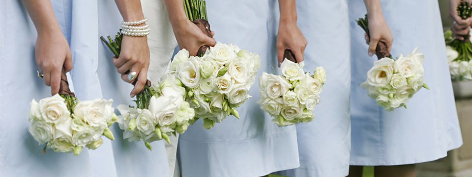 bridesmaids with bouquets